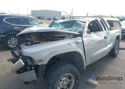 2000 Dodge Dakota Slt/Sport from USA, damaged, VIN 1B7GG22N0YS711891